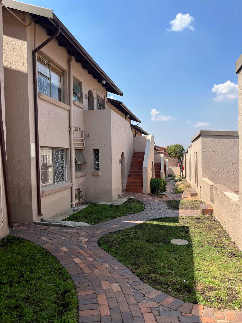 2 Bedroom Property for Sale in Buccleuch Gauteng