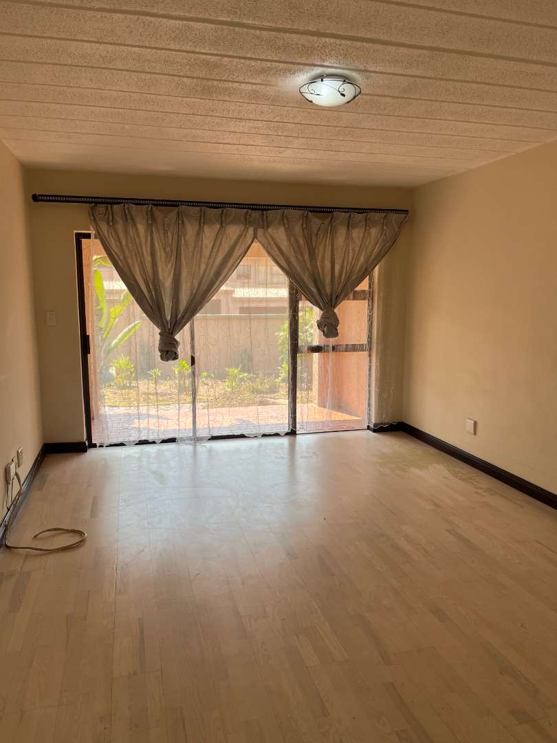 2 Bedroom Property for Sale in Buccleuch Gauteng