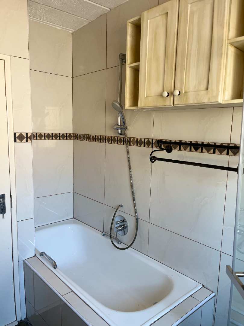 2 Bedroom Property for Sale in Buccleuch Gauteng