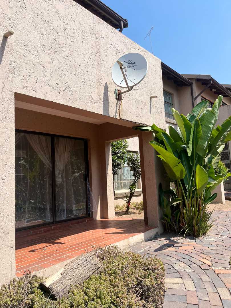 2 Bedroom Property for Sale in Buccleuch Gauteng