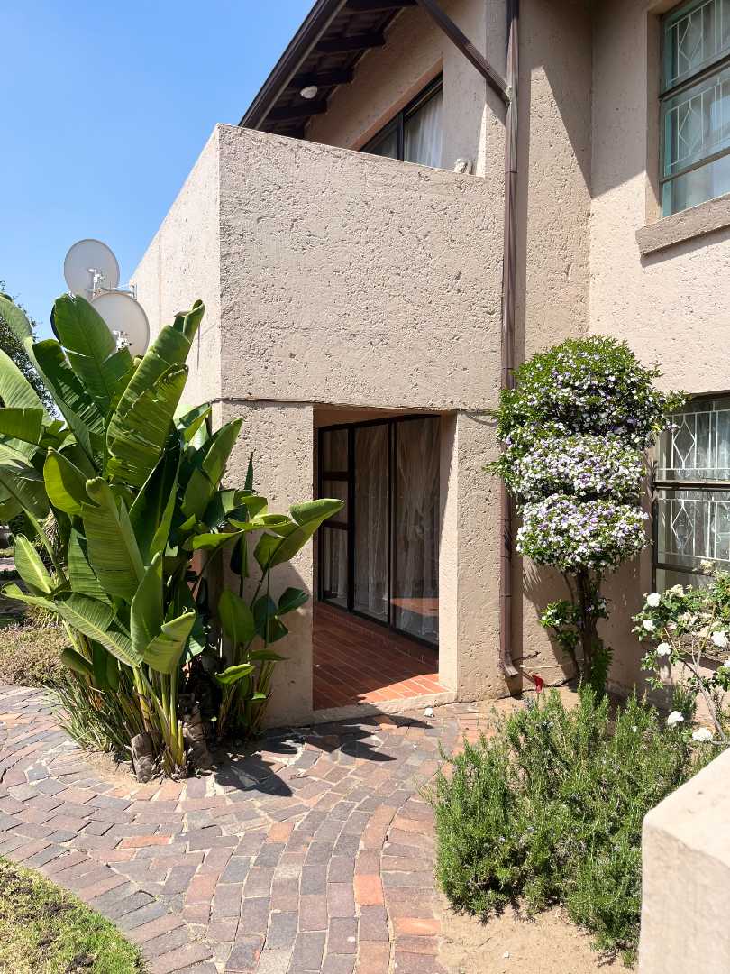 2 Bedroom Property for Sale in Buccleuch Gauteng