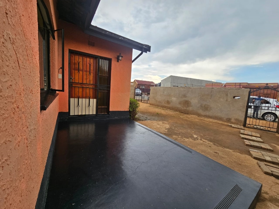 2 Bedroom Property for Sale in Tlamatlama Gauteng