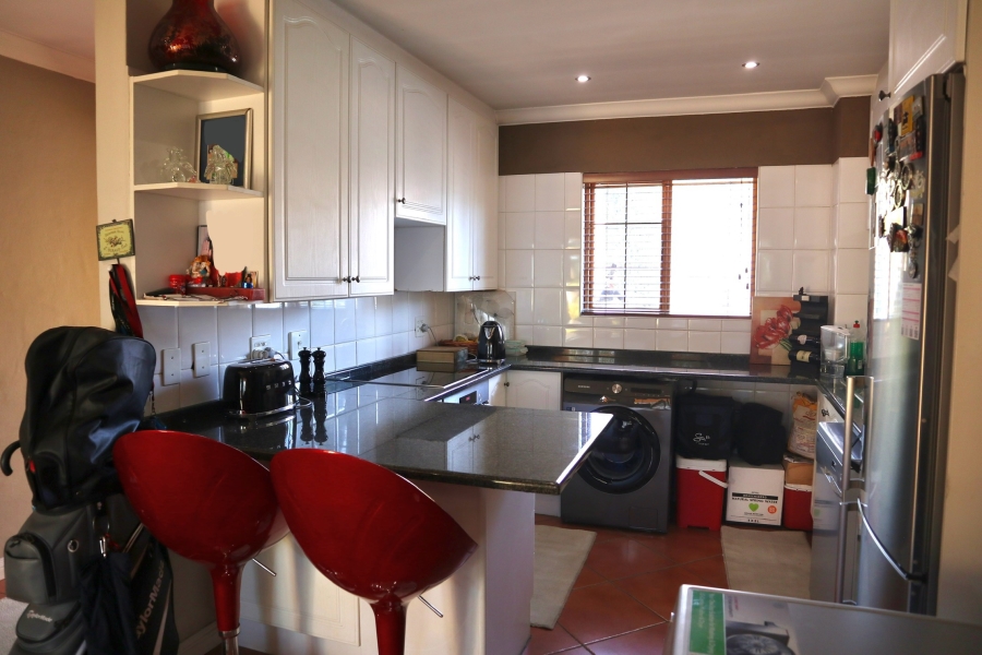 2 Bedroom Property for Sale in Lonehill Gauteng