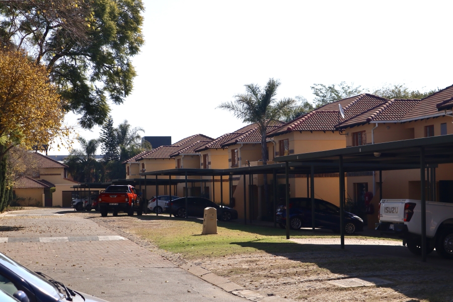 2 Bedroom Property for Sale in Lonehill Gauteng