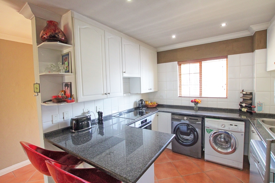 2 Bedroom Property for Sale in Lonehill Gauteng