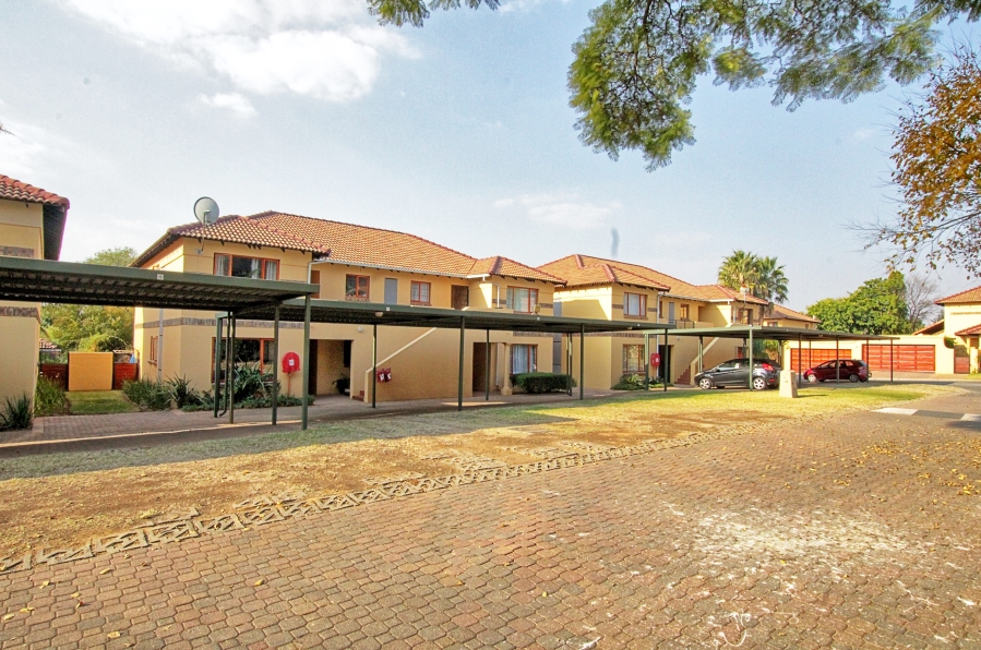 2 Bedroom Property for Sale in Lonehill Gauteng