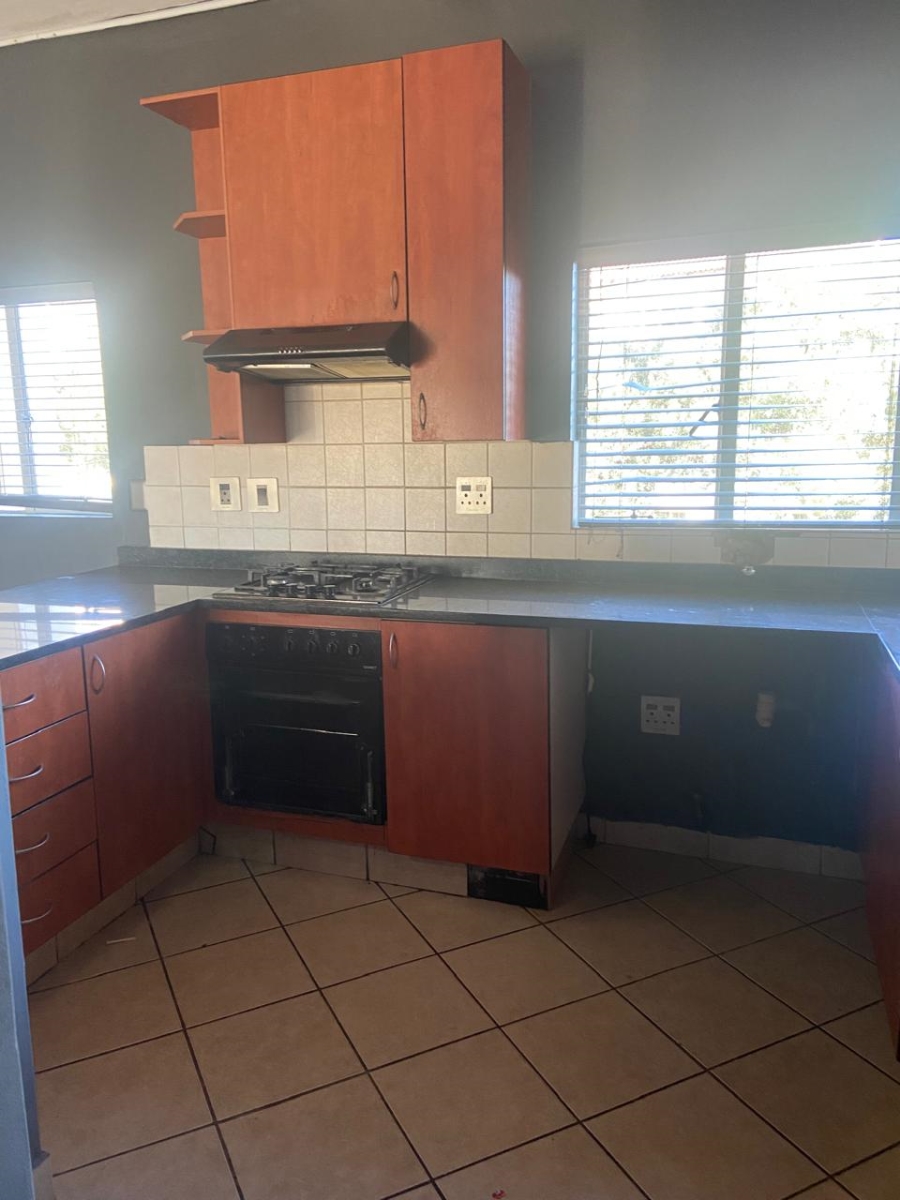 To Let 3 Bedroom Property for Rent in Country View Gauteng