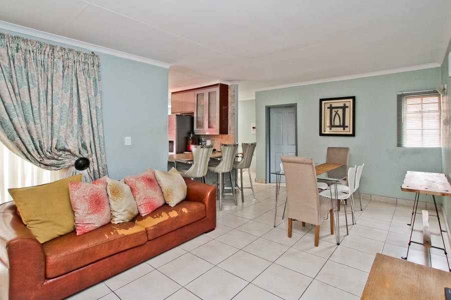 2 Bedroom Property for Sale in Corlett Gardens Gauteng