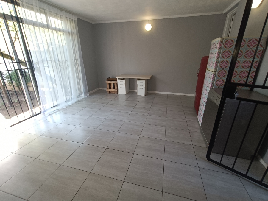 To Let 1 Bedroom Property for Rent in Linden Gauteng