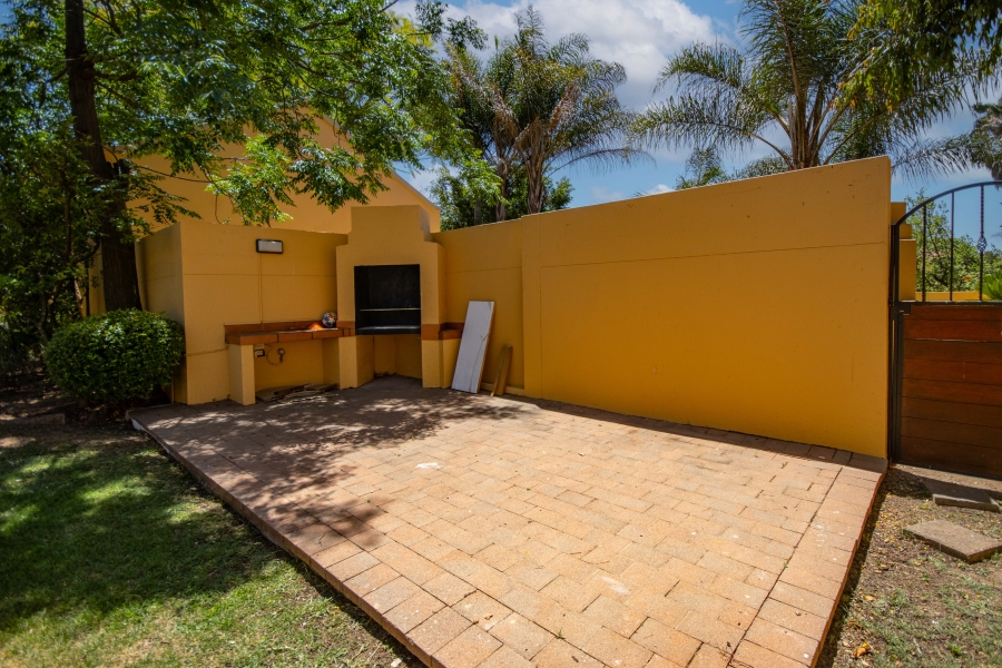 2 Bedroom Property for Sale in Lonehill Gauteng