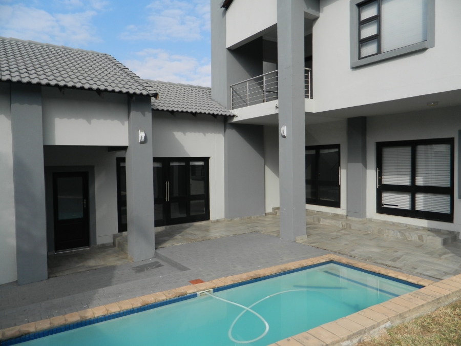 To Let 3 Bedroom Property for Rent in Silver Lakes Golf Estate Gauteng