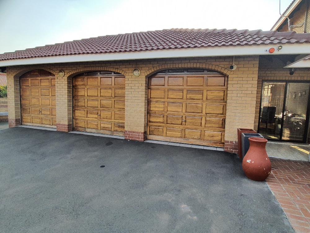 4 Bedroom Property for Sale in Kenleaf Gauteng