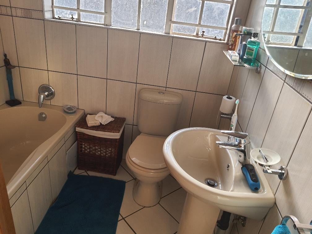 4 Bedroom Property for Sale in Kenleaf Gauteng