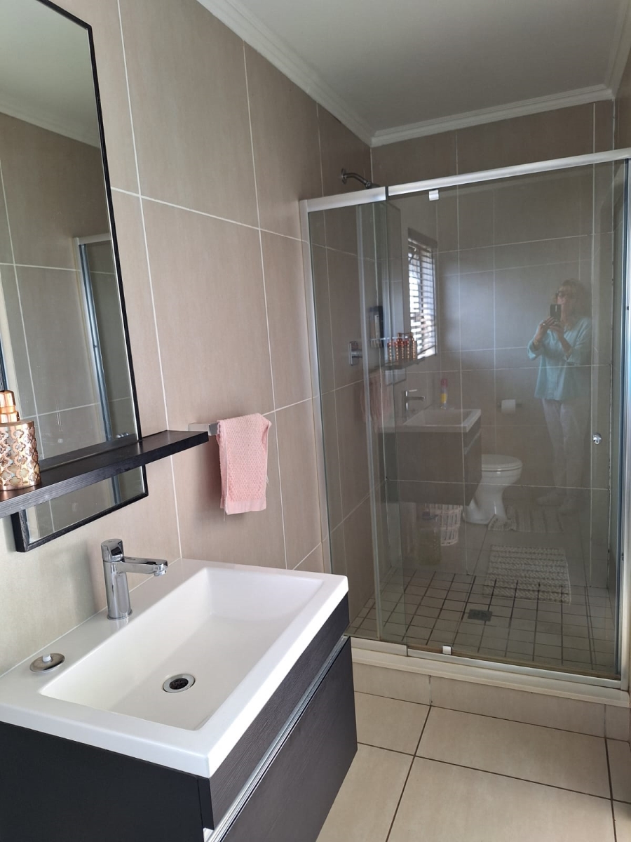 2 Bedroom Property for Sale in Greenstone Ridge Gauteng