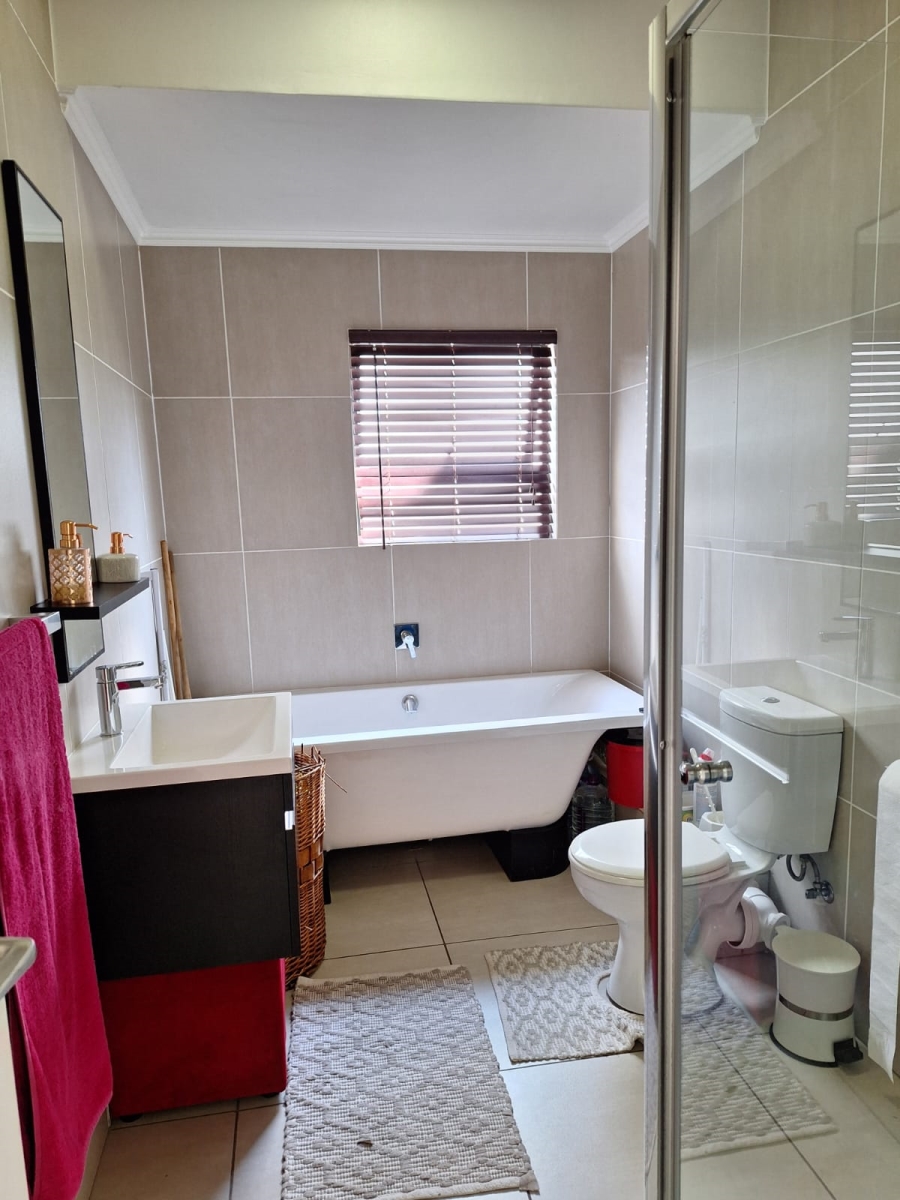 2 Bedroom Property for Sale in Greenstone Ridge Gauteng