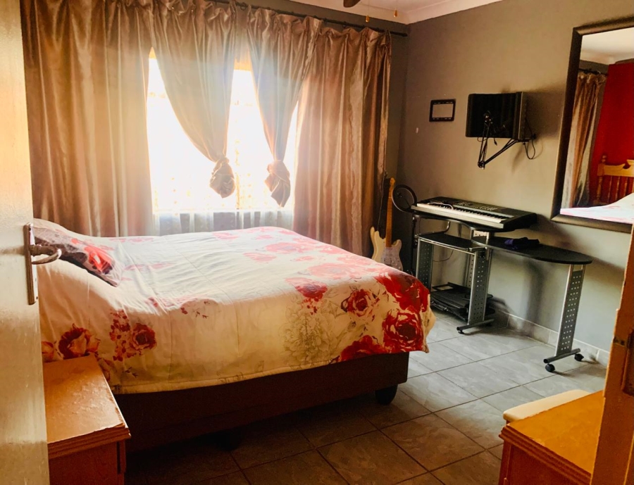 3 Bedroom Property for Sale in Rensburg Gauteng