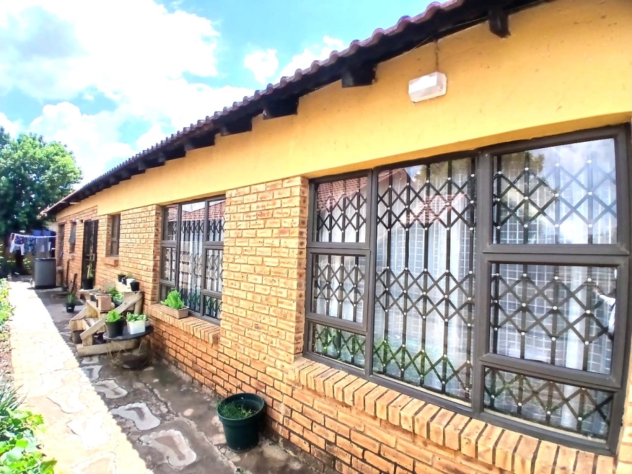 4 Bedroom Property for Sale in Vosloorus Ext 5 Gauteng