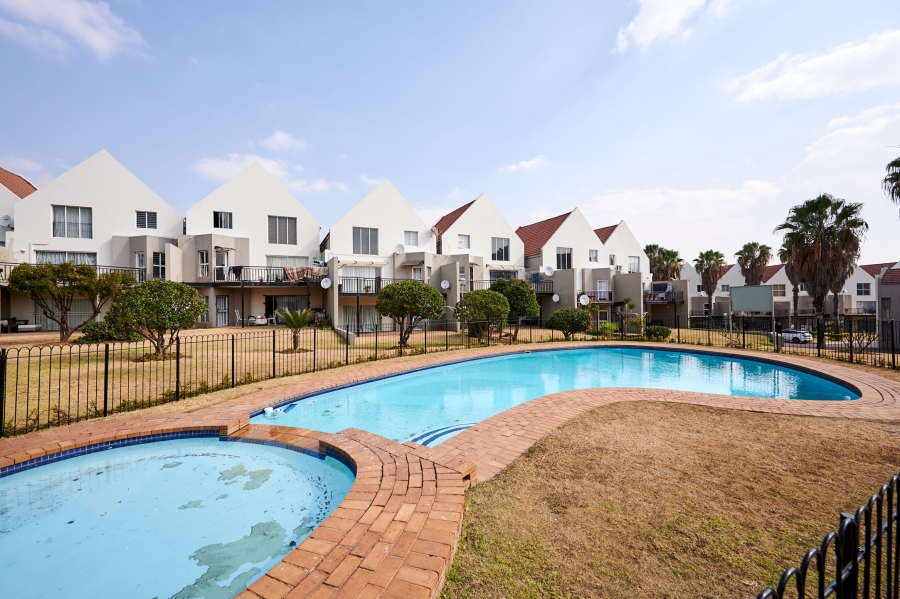 2 Bedroom Property for Sale in Halfway Gardens Gauteng