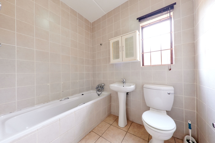 2 Bedroom Property for Sale in Halfway Gardens Gauteng