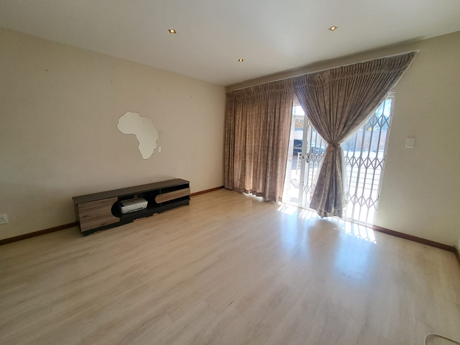 2 Bedroom Property for Sale in Kenleaf Gauteng