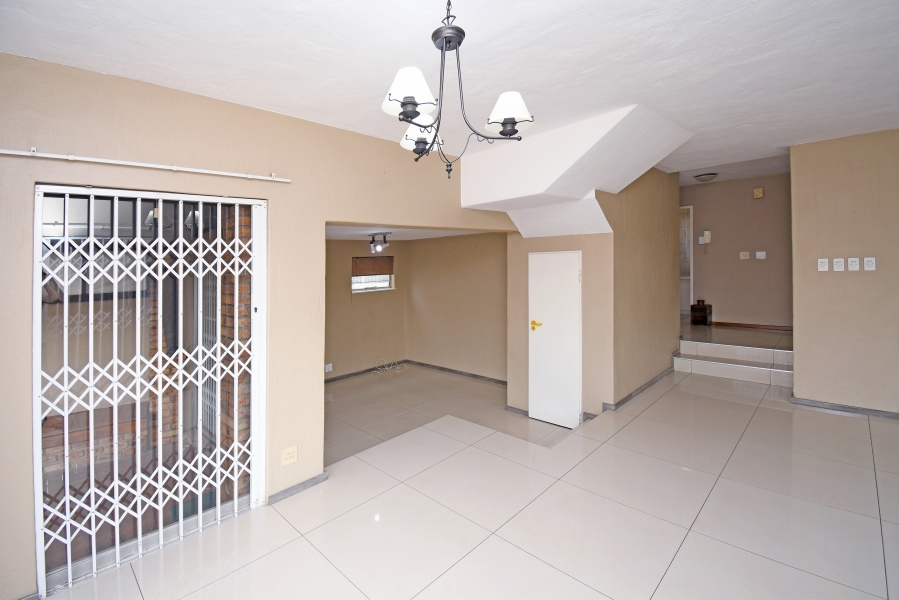 4 Bedroom Property for Sale in Corlett Gardens Gauteng