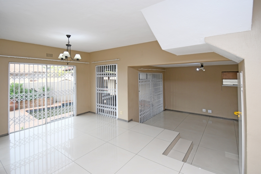 4 Bedroom Property for Sale in Corlett Gardens Gauteng