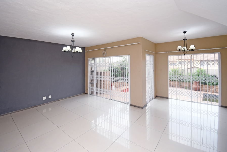 4 Bedroom Property for Sale in Corlett Gardens Gauteng