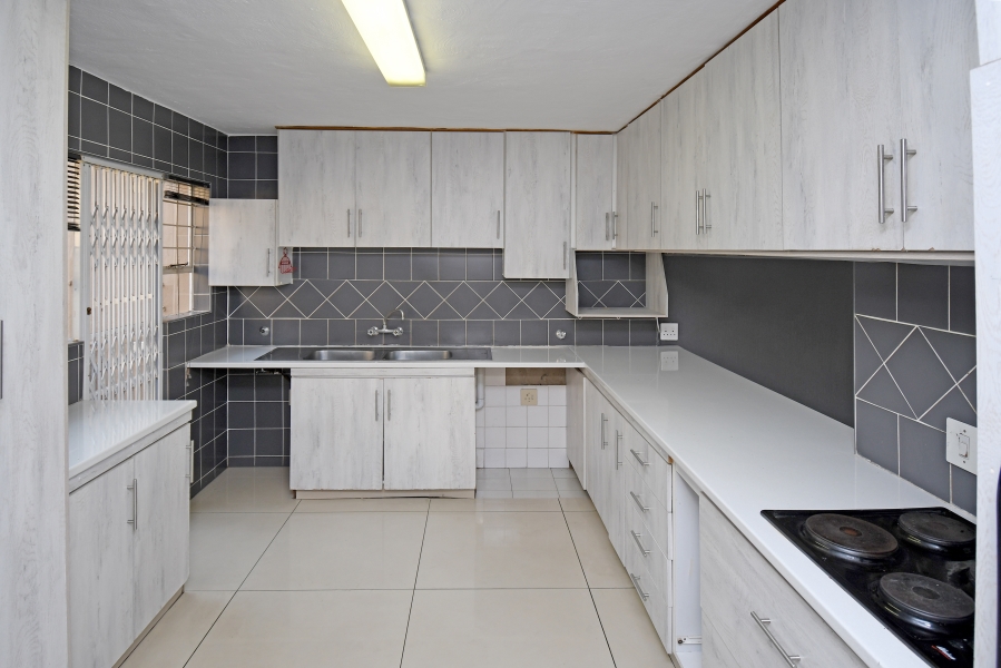 4 Bedroom Property for Sale in Corlett Gardens Gauteng