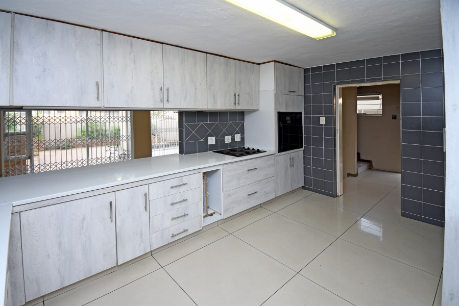 4 Bedroom Property for Sale in Corlett Gardens Gauteng