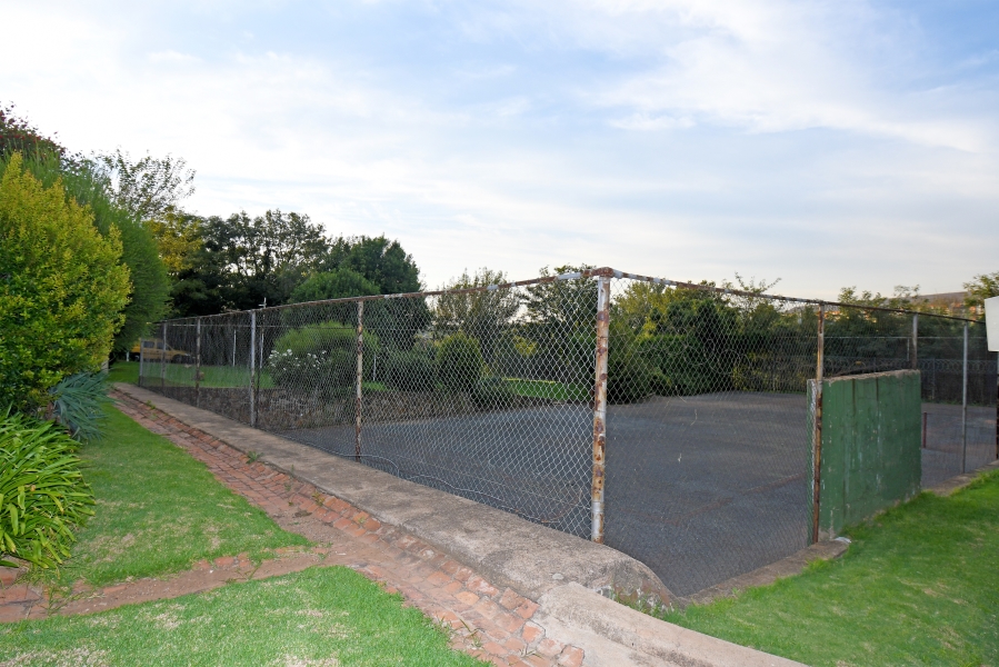 4 Bedroom Property for Sale in Corlett Gardens Gauteng