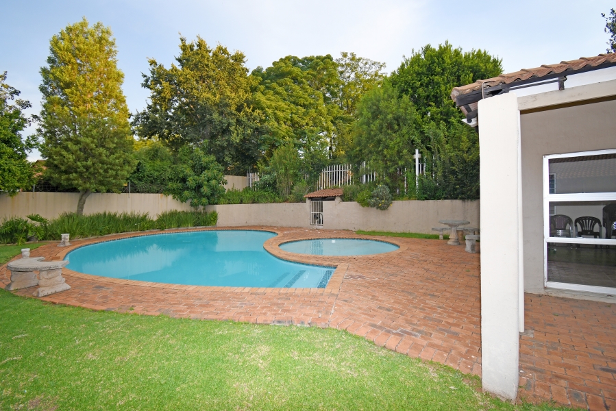 4 Bedroom Property for Sale in Corlett Gardens Gauteng