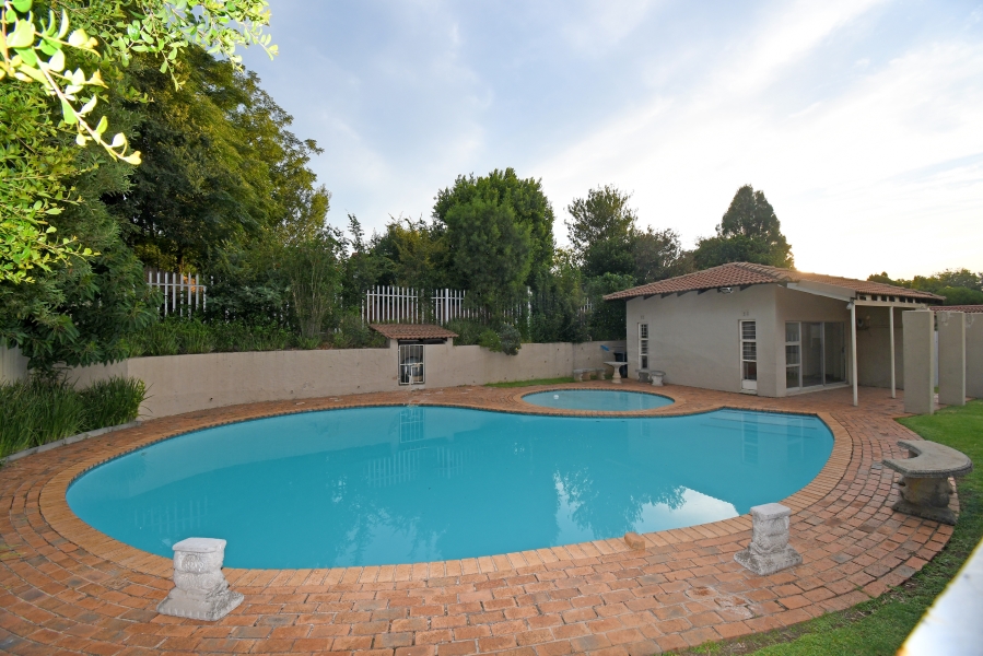 4 Bedroom Property for Sale in Corlett Gardens Gauteng