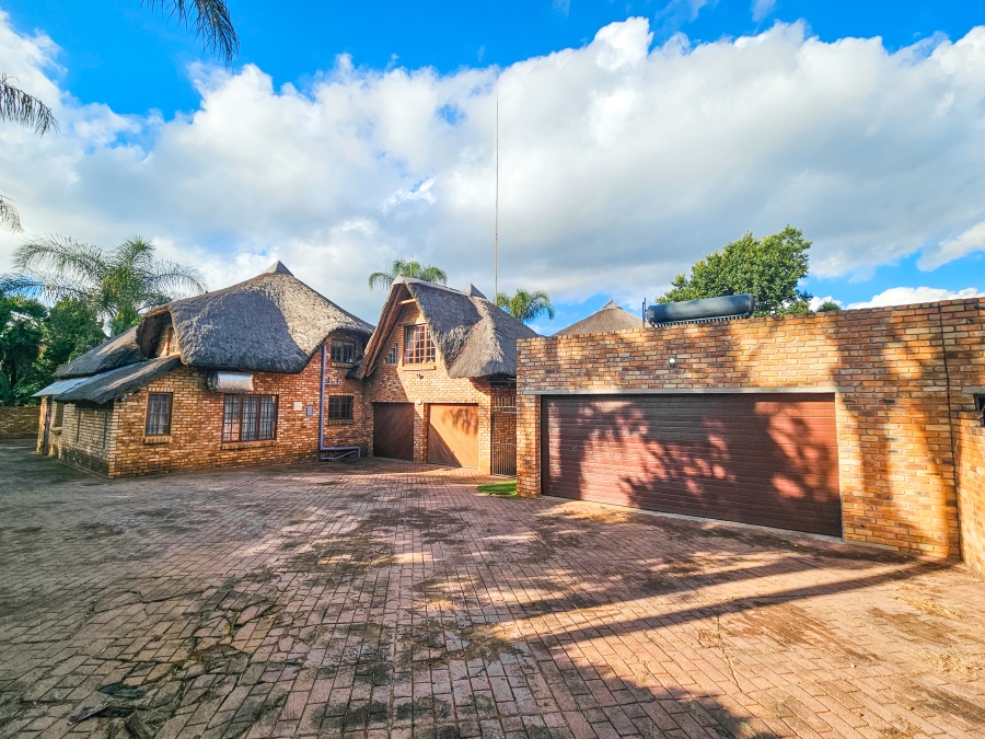 4 Bedroom Property for Sale in Faerie Glen Gauteng