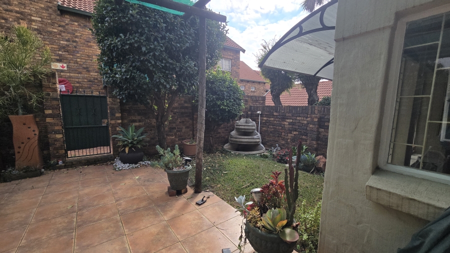 3 Bedroom Property for Sale in Garsfontein Gauteng