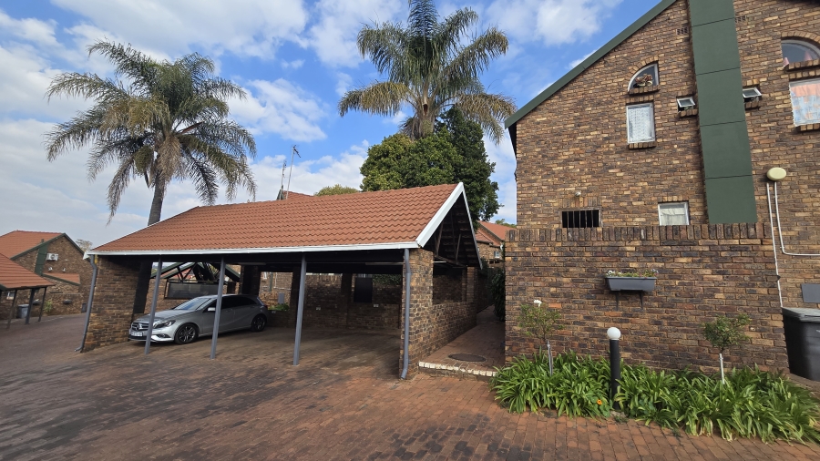 3 Bedroom Property for Sale in Garsfontein Gauteng