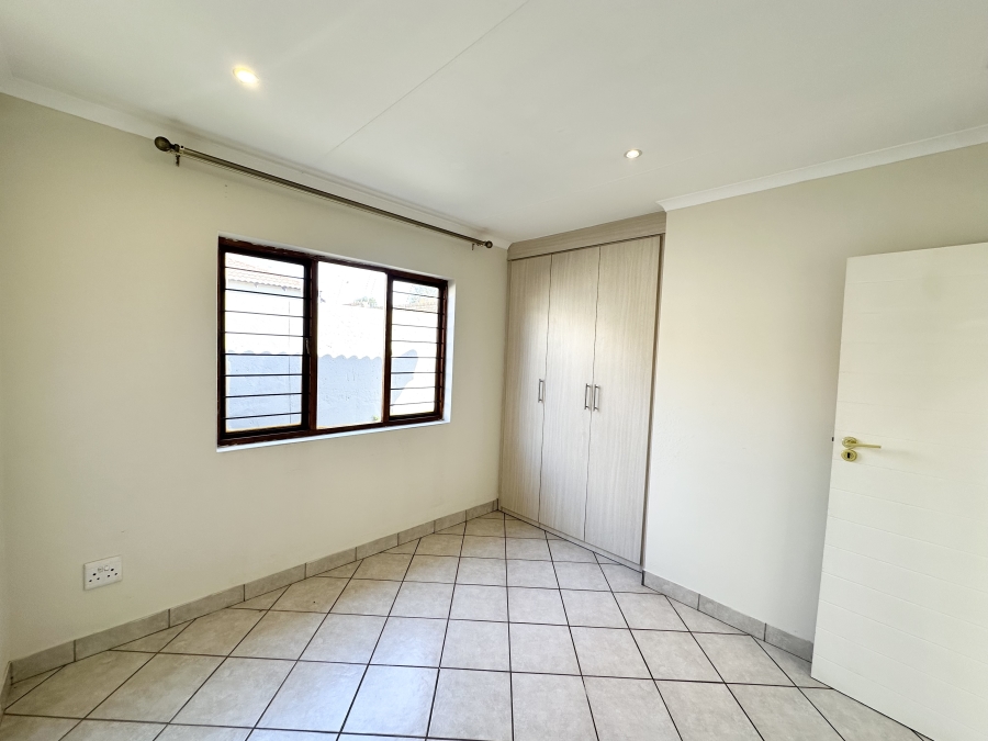 2 Bedroom Property for Sale in Thatchfield Estate Gauteng