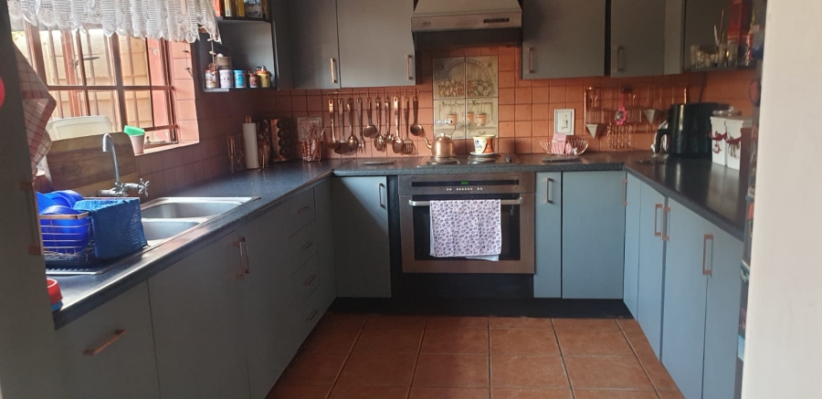 7 Bedroom Property for Sale in Mayville Gauteng