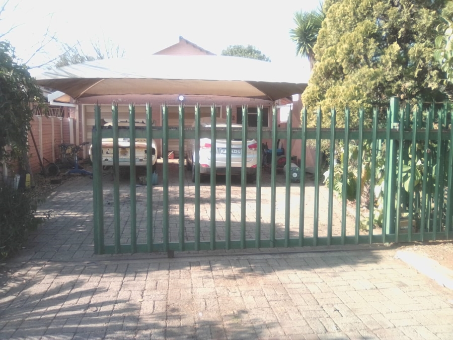 4 Bedroom Property for Sale in Kookrus Gauteng