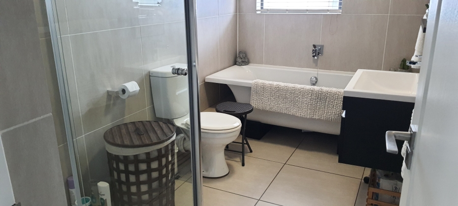 3 Bedroom Property for Sale in Greenstone Ridge Gauteng