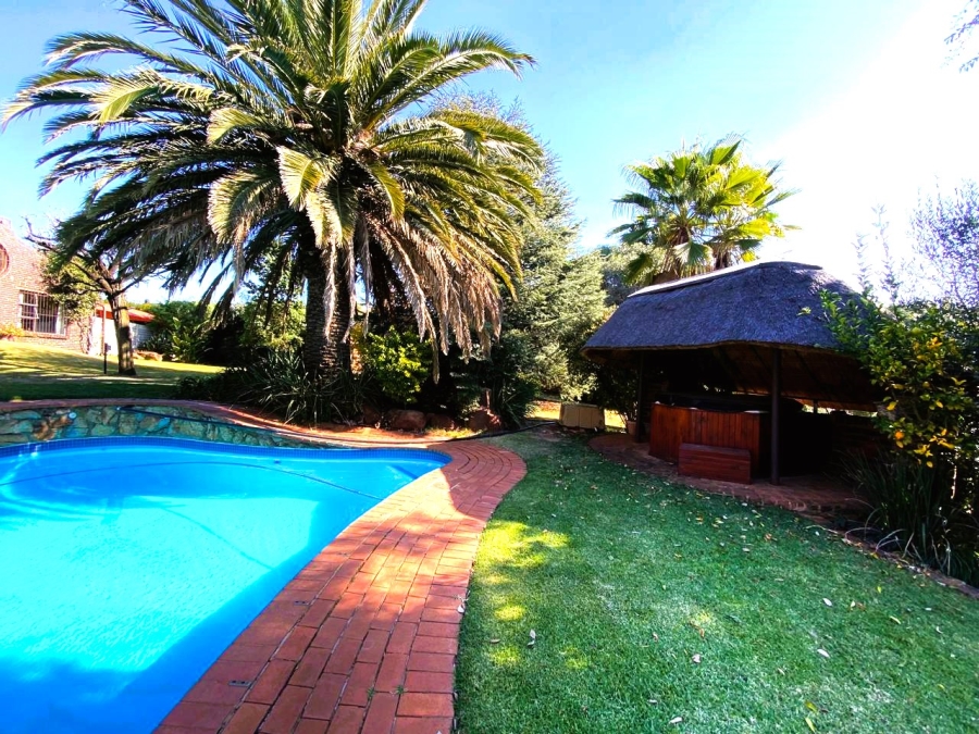 5 Bedroom Property for Sale in Golf View Gauteng