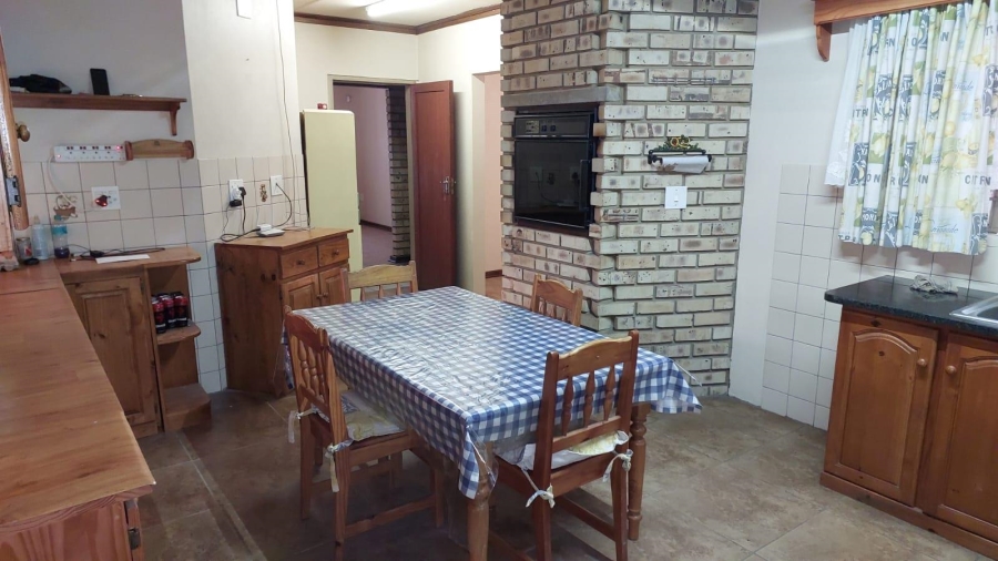 To Let 4 Bedroom Property for Rent in Lamontpark Gauteng