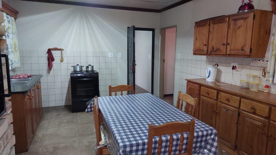 To Let 4 Bedroom Property for Rent in Lamontpark Gauteng