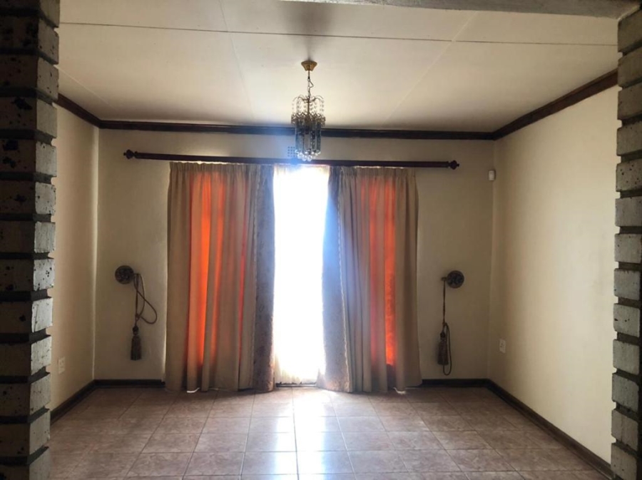 To Let 4 Bedroom Property for Rent in Lamontpark Gauteng