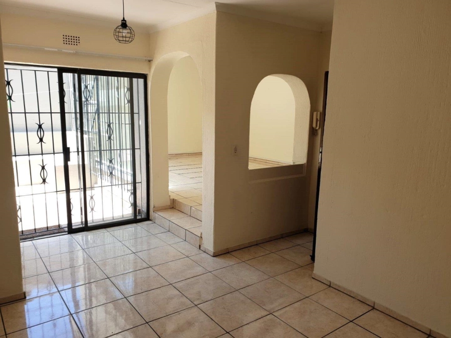 3 Bedroom Property for Sale in Fontainebleau Gauteng