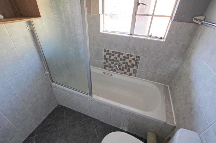 2 Bedroom Property for Sale in Roodepoort Gauteng