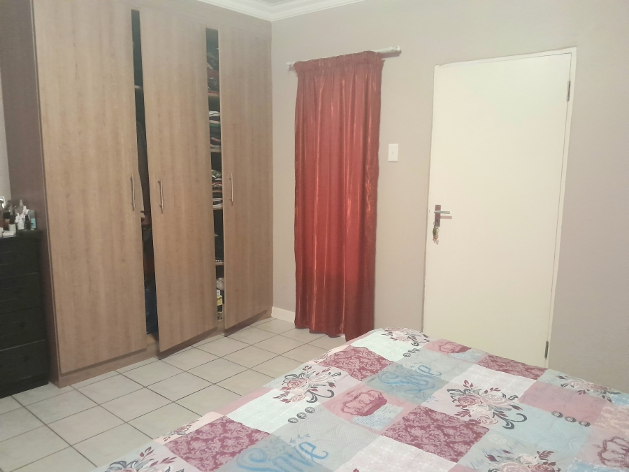 To Let 1 Bedroom Property for Rent in Buccleuch Gauteng