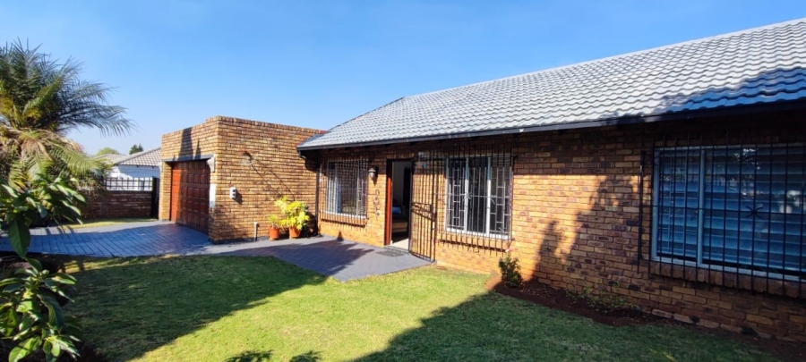 4 Bedroom Property for Sale in Heuweloord Gauteng
