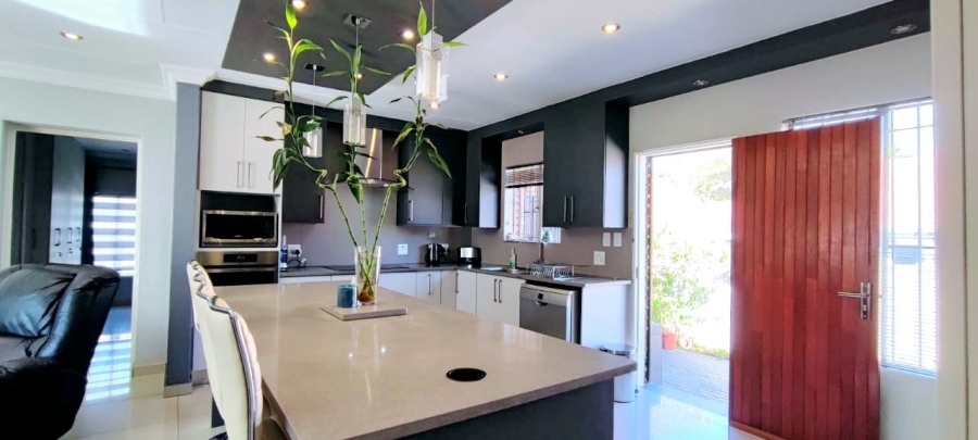 4 Bedroom Property for Sale in Heuweloord Gauteng