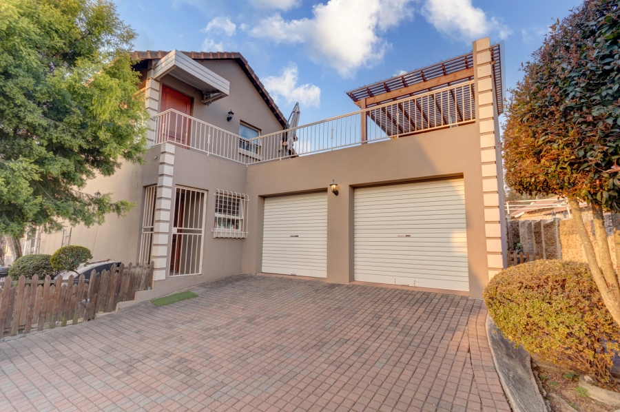 3 Bedroom Property for Sale in Buccleuch Gauteng