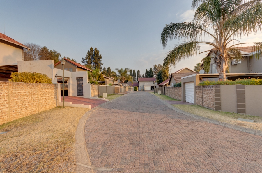 3 Bedroom Property for Sale in Buccleuch Gauteng